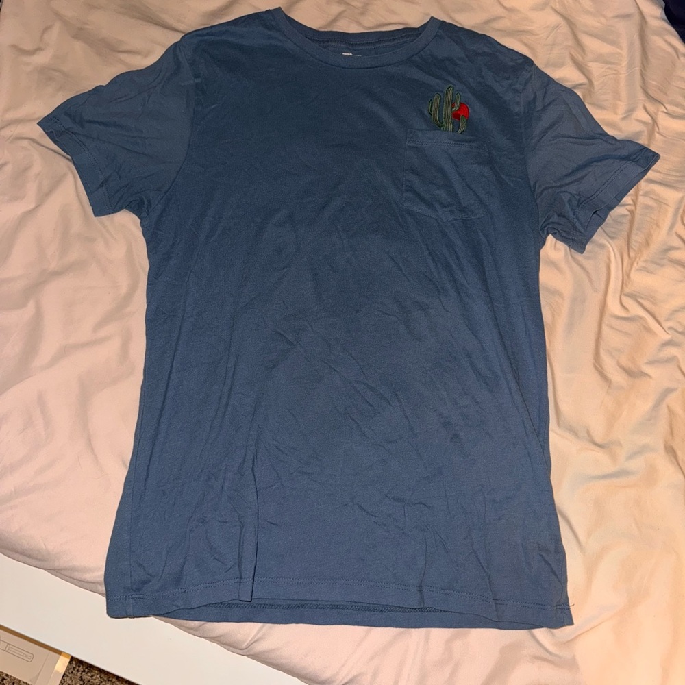 Blue Old Navy pocket tee - Size medium